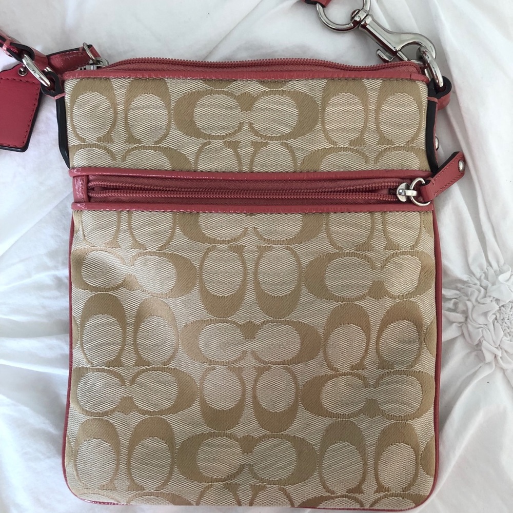 Coach Signature Messenger Crossbody Gem